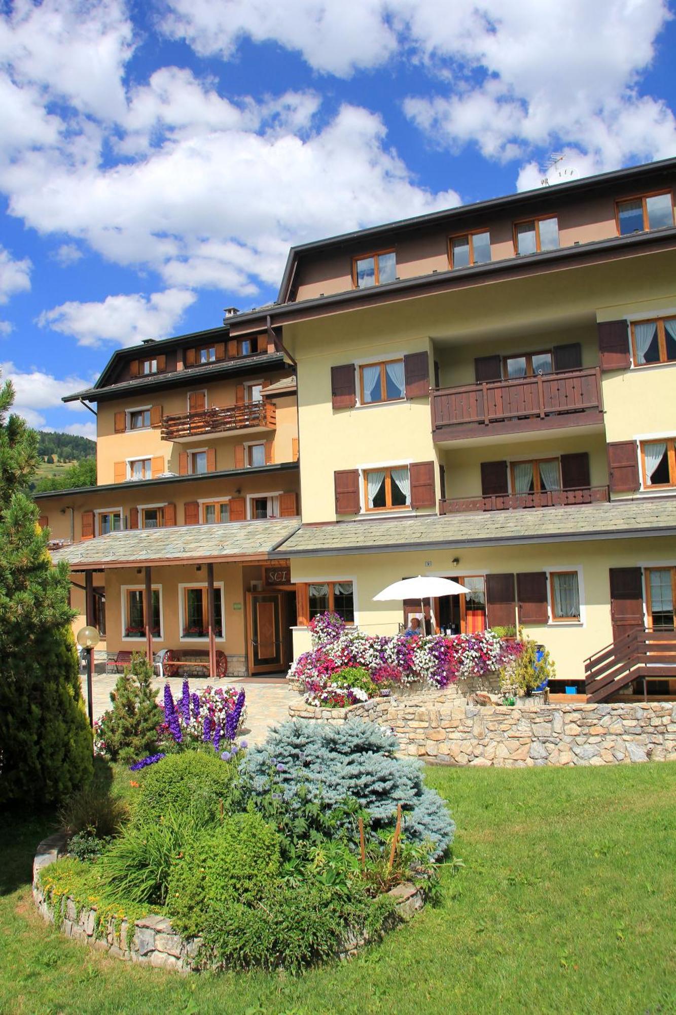 Meuble Sci Sport Hotel Бормио Екстериор снимка